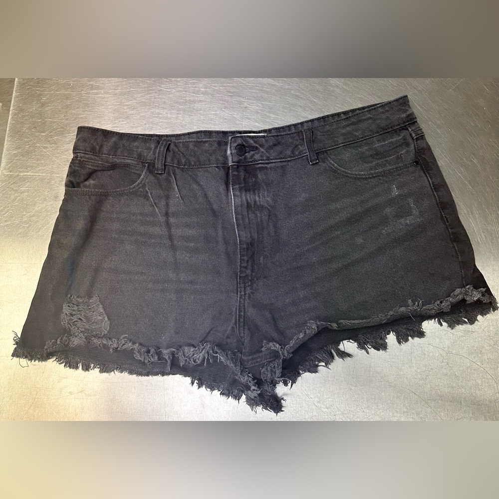 Wrangler Women’s 18 Cut Off Shorts Black Distressed High Rise VTG 3” Dasiy Duke